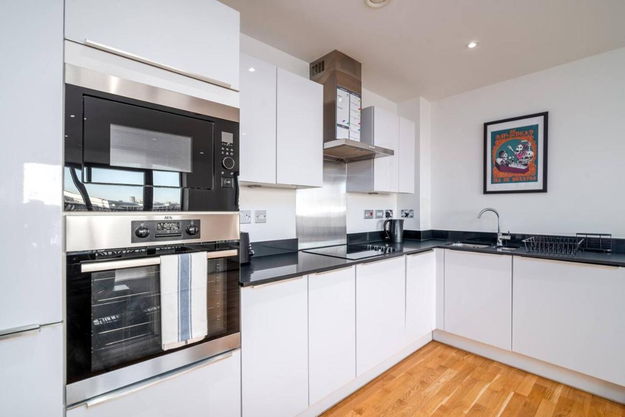 Stunning Riverside View Apartment, Near Canary Wharf & O2 Londra Dış mekan fotoğraf