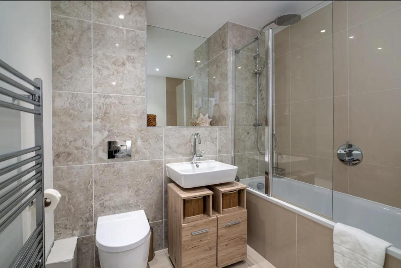 Stunning Riverside View Apartment, Near Canary Wharf & O2 Londra Dış mekan fotoğraf