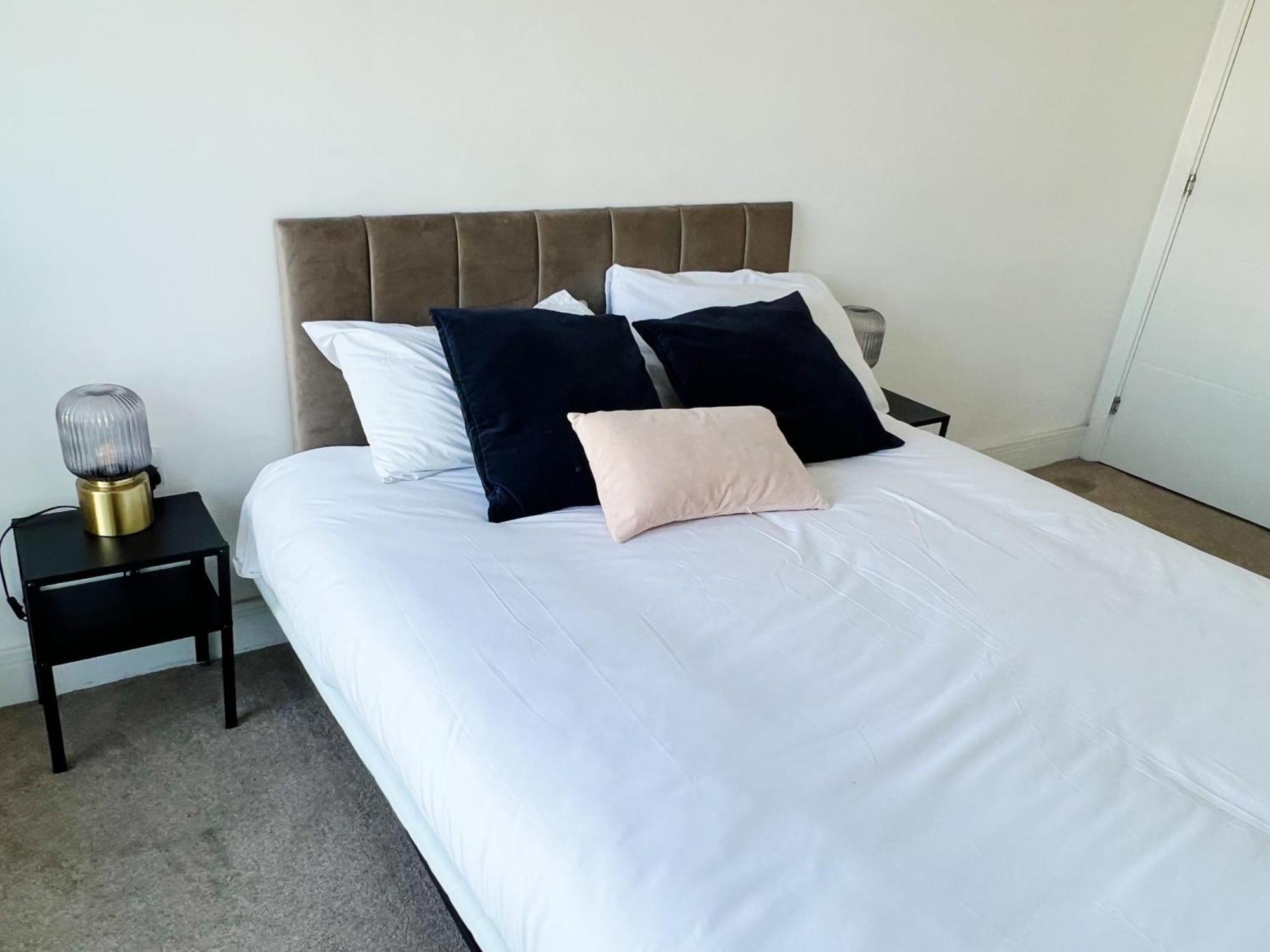 Stunning Riverside View Apartment, Near Canary Wharf & O2 Londra Dış mekan fotoğraf