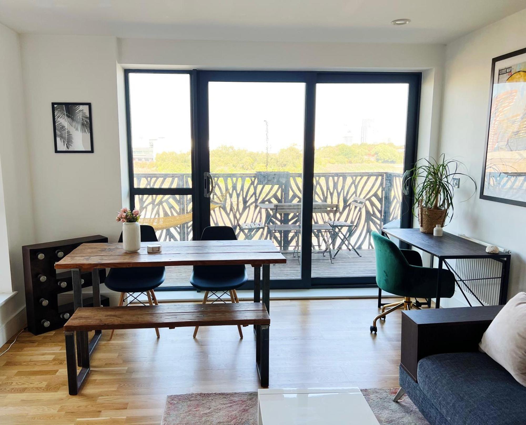 Stunning Riverside View Apartment, Near Canary Wharf & O2 Londra Dış mekan fotoğraf
